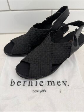 bernie mev. Black Woven Elastic Slingback Sandals sz 38 NEW sz 7